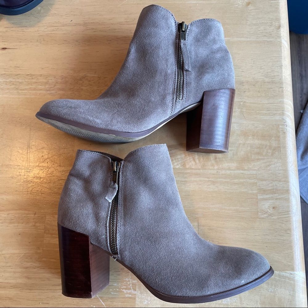 Urban Outfitters UO booties suede tan size 9